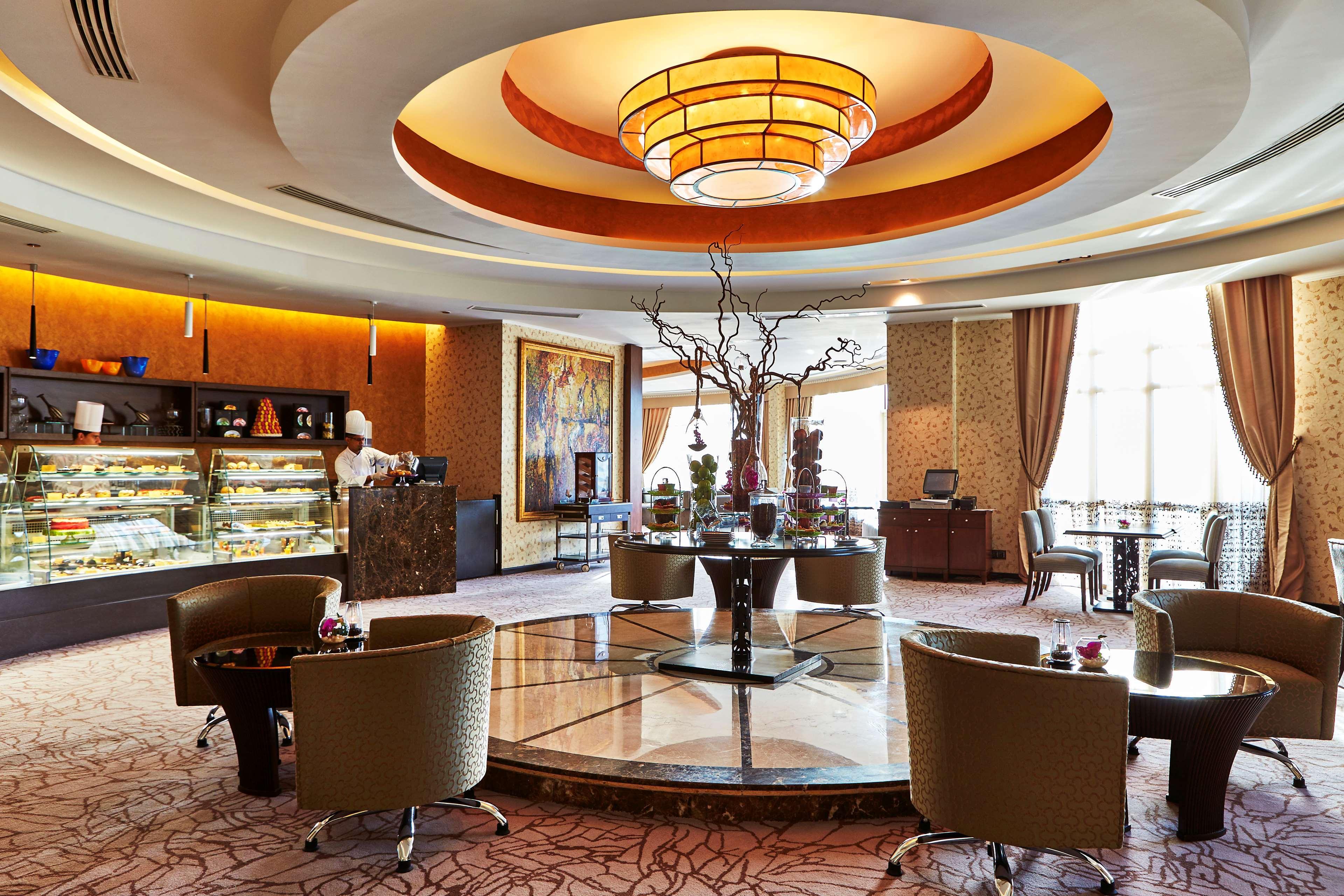 Royal Maxim Palace Kempinski Kairo Eksteriør billede The lobby lounge