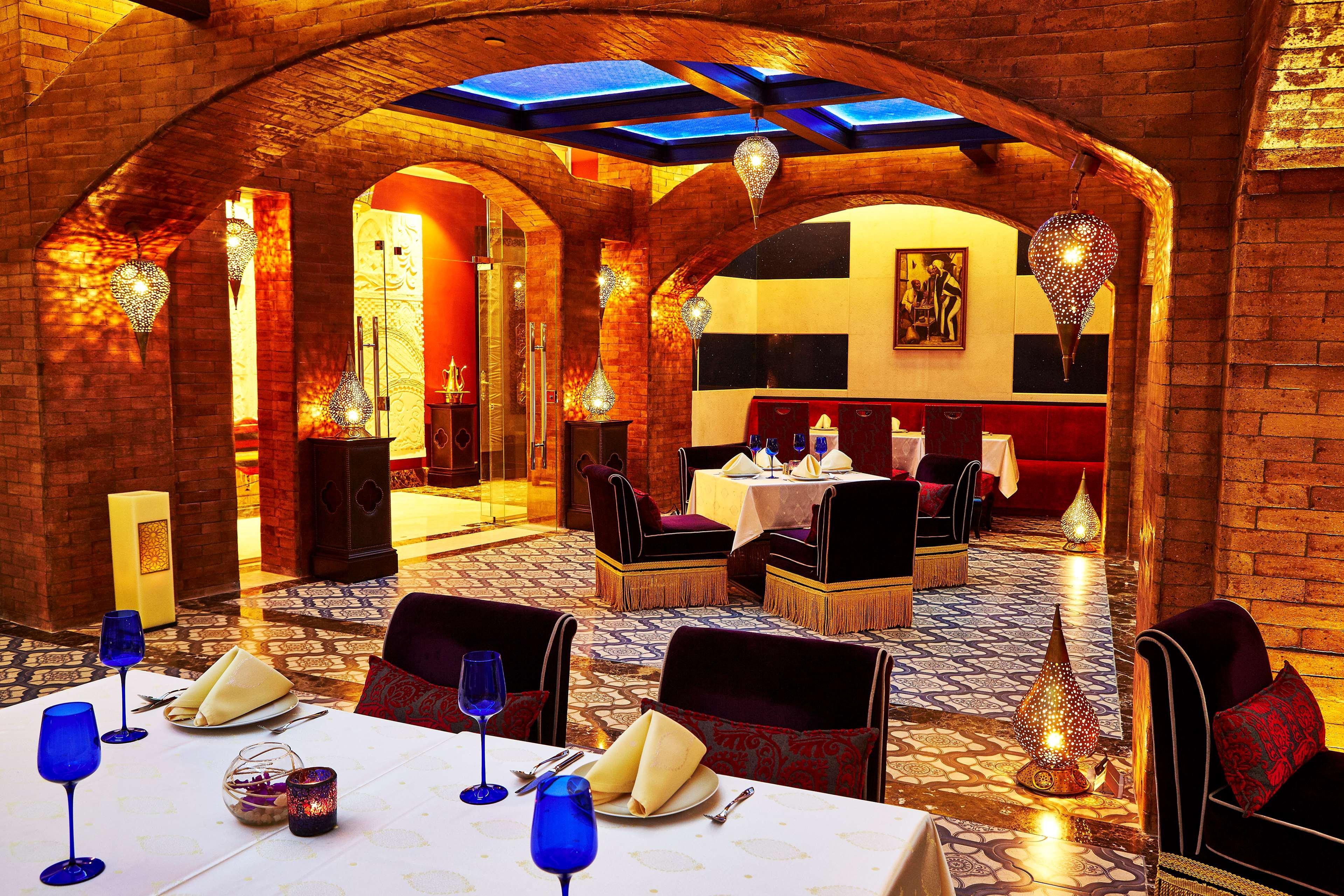 Royal Maxim Palace Kempinski Kairo Eksteriør billede The restaurant