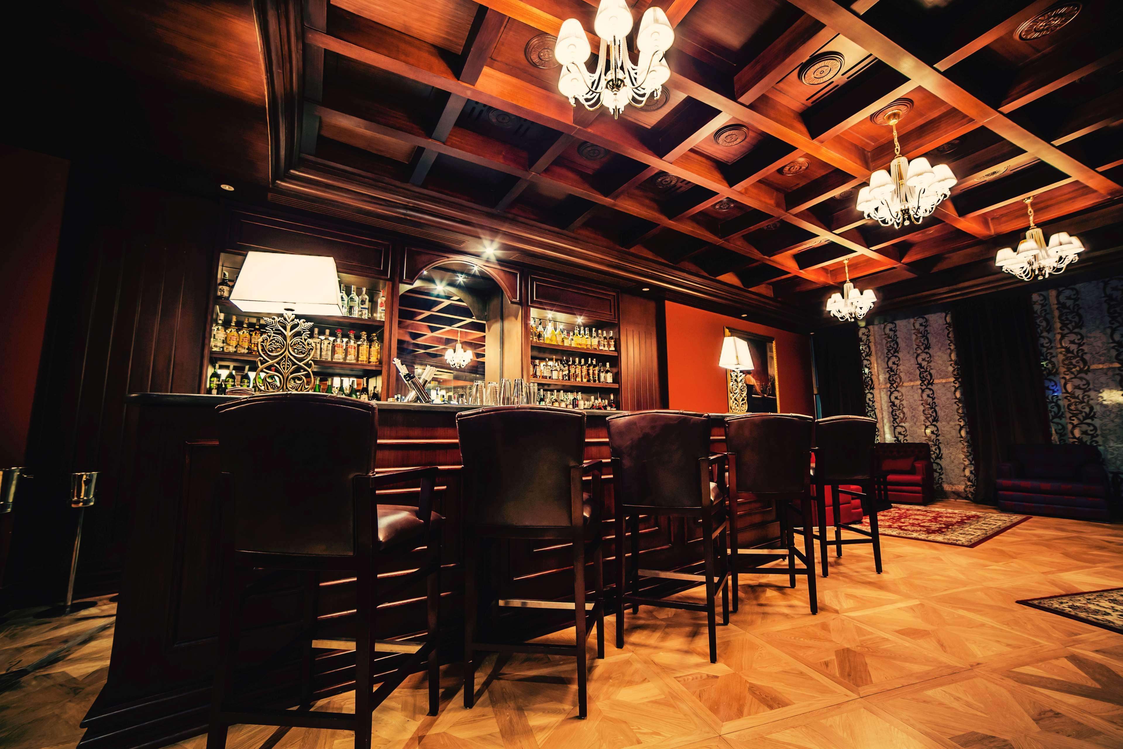 Royal Maxim Palace Kempinski Kairo Eksteriør billede The bar at the 21 Club