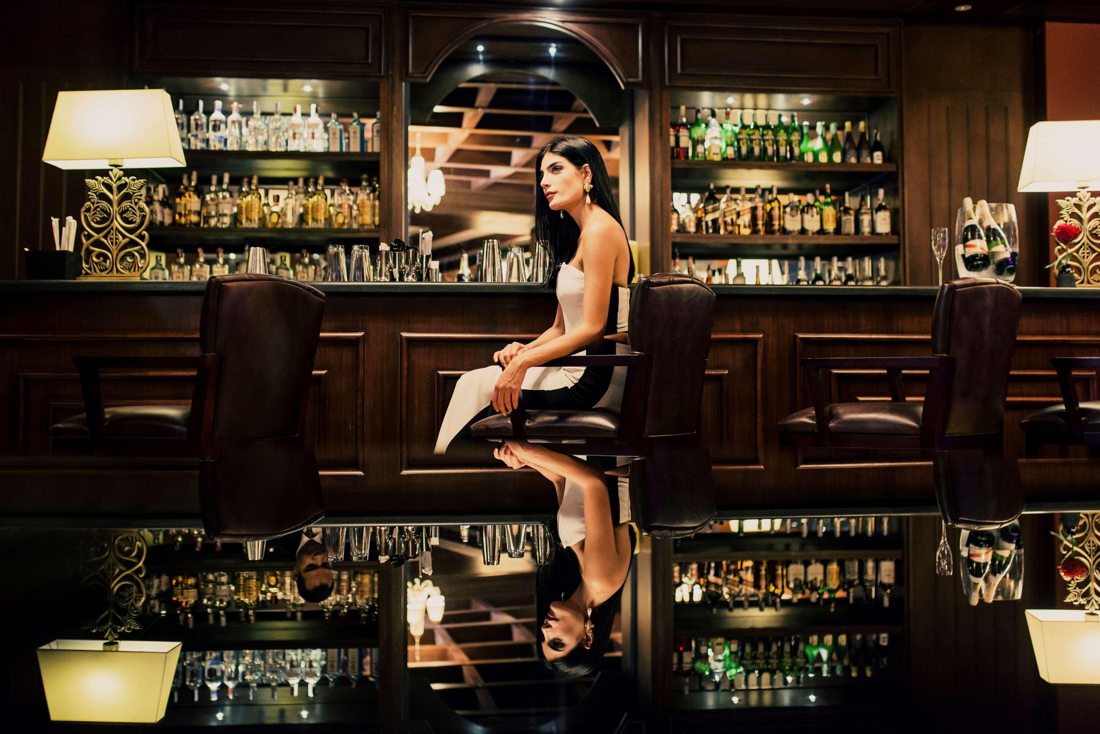 Royal Maxim Palace Kempinski Kairo Eksteriør billede The bar at the St. Regis New York