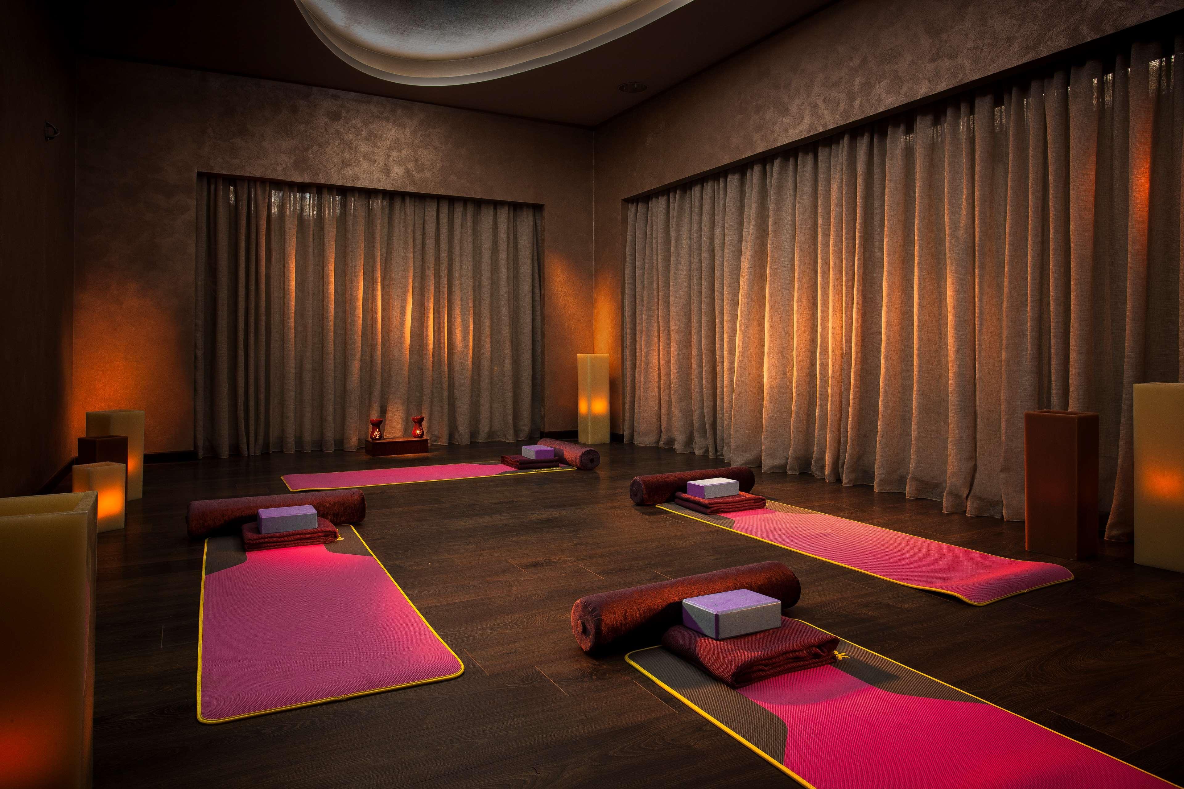 Royal Maxim Palace Kempinski Kairo Eksteriør billede The spa at The Ritz-Carlton, Dubai